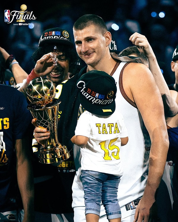Denver Nuggest'ın süperstarı Sırp basketbolcu Nikola Jokic, en değerli oyuncu seçildi.