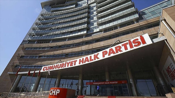 Karar, milletvekillerine açıklamaları öncesinde grup başkanvekillerinden onay alma şartı getiriyor. Benzer kararlar önceki dönemlerde de alınmış ancak uygulama aşamasında sıkı davranılmamıştı.