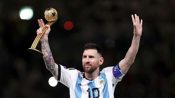 21. Kulağa hatalı gibi geliyor ama Lionel Messi, Dünya Kupası'nda 2 kez "Altın Top" ödülünü alan tek isim. 2014 Brezilya, 2022 Katar.