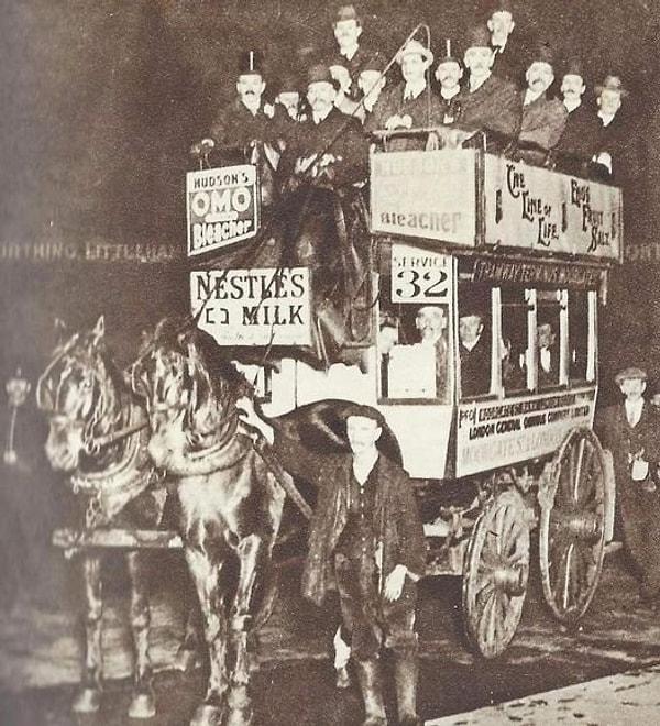 10. 20. yüzyılın başlarına kadar, Londra'da en yaygın ve en ucuz toplu taşıma şekli iki katlı at arabalarıydı.
