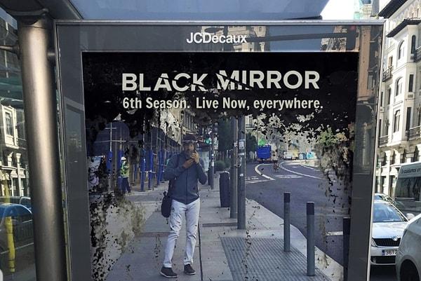 Biz 'Black Mirror' yeni sezon beklerken, senaristler zaten yeni sezonun bizzat içinde yaşıyoruz diyerek cevabı vermişti. 😅