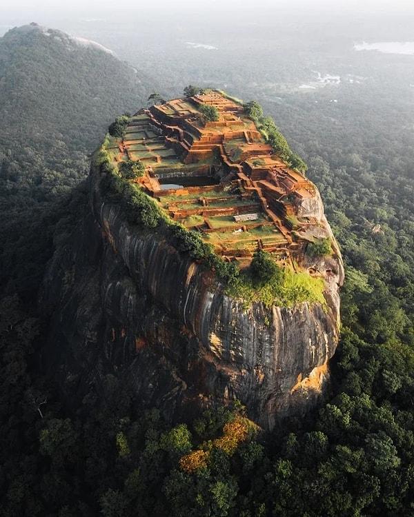 11. Sri Lanka'daki Sigiriya Kaya Kalesi