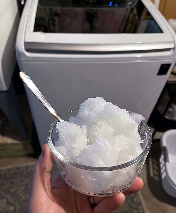 22. Это не лед, а случайно попавший в стиральную машинку подгузник