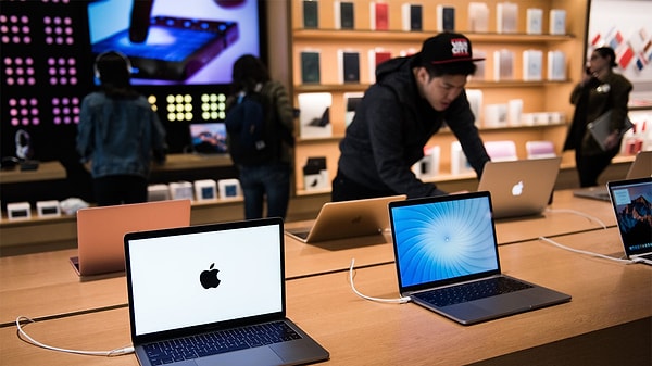 Apple ürünlerini sergilerken ilginç bir satış pazarlama taktiği uyguluyor. Bunun adı: "Endowement Effect-Sahiplenme Etkisi"