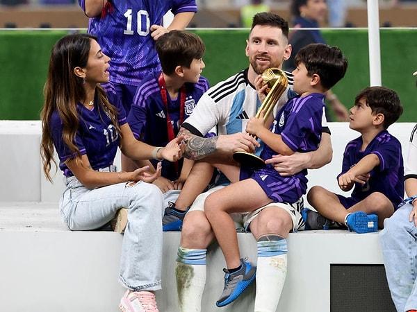 Ayrıca hükümet, Messi'nin yanında 20 aile üyesi ve arkadaşın da tatil, seyahat ve konaklama ücretlerini karşılayacak.