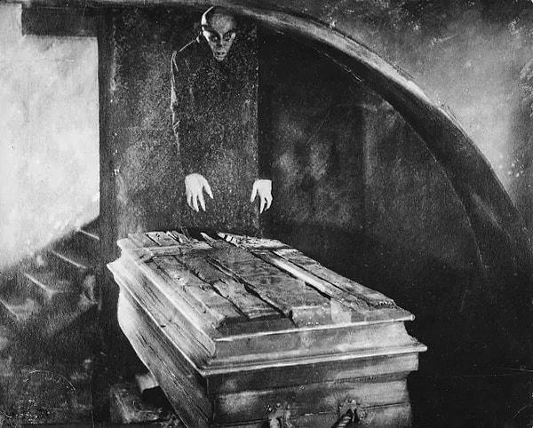 8. Nosferatu (1922)