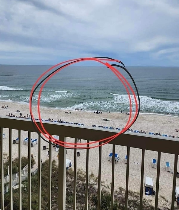 Перед вами самое опасное течение на море. Если его видите, никогда не идите купаться!