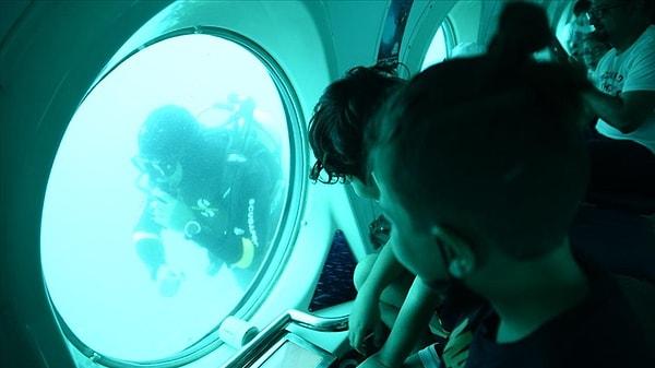 Yerli ve yabancı turistlerin ilgi odağı olan Nemo, 35 metre derinlikteki St.Didier batığına ziyaretler gerçekleştiriyor.