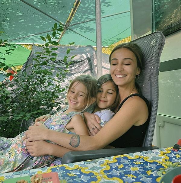 4. Aslı Kızmaz yeğeni Rüzgar ve kızı Naz ile karavan tatillerinden fotoğraf paylaştı.