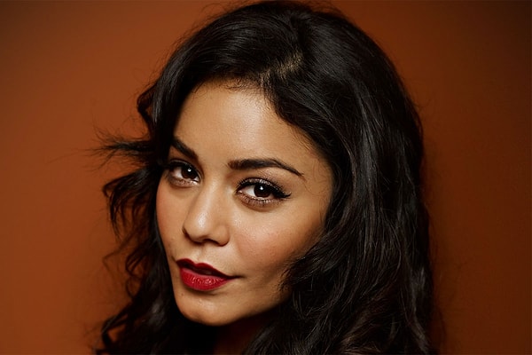 У вас карие глаза и черные волосы!