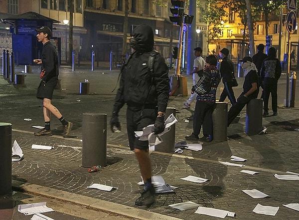 Paris'te 17 yaşındaki gencin polis tarafından öldürülmesinin ardından başlayan protestolar dünya gündemine oturdu.