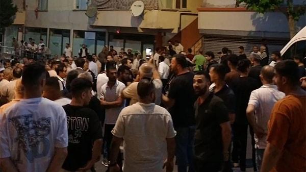 Kocaeli'nin Dilovası ilçesinde dün akşam saatlerinde hareketli anlar yaşandı. Suriyeli bir grubun dün gece taşkınlık çıkardığı iddiasıyla sokağa çıkan vatandaşlar sloganlar atarak yürüdü.