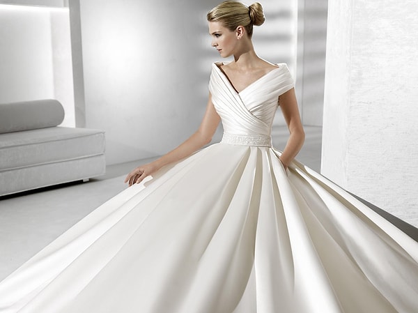 Вам подойдет простое и элегантное свадебное платье!