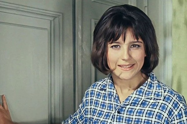 6. Во что упаковали героиню во время похищения в фильме «Кавказская пленница, или Новые приключения Шурика»?