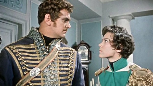 10. Дебют какой известной советской актрисы состоялся в фильме «Гусарская баллада»?