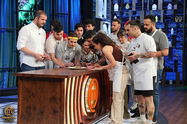 MasterChef All Star'da bu hafta 2022 sezonu yarışmacıları ana kadroya girebilmek için ellerinden geleni yapıyor.