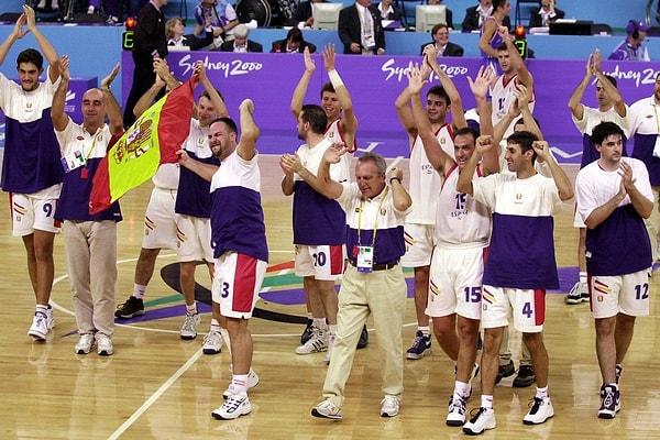 2. "2000 yılında İspanyol basketbol takımı Paralimpik Oyunları'nda altın madalya kazandı. Ama engelli oyuncuları yoktu."