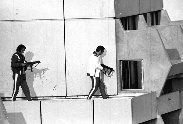 13. "1972 Münih Olimpiyatları'nda sekiz Filistinli teröristin 5 Eylül'de Olimpiyat Köyü'nü işgal etmesi ve İsrail ekibinin iki üyesini öldürmesi."