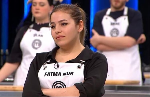 Geçen senenin yarışmacılarından Fatma Nur'un da mücadele ettiği dün akşamki bölümde Fatma Nur'un yemek yaparken geçirdiği kaza hem stüdyoyu hem de ekran başındaki izleyenleri buz kestirdi.