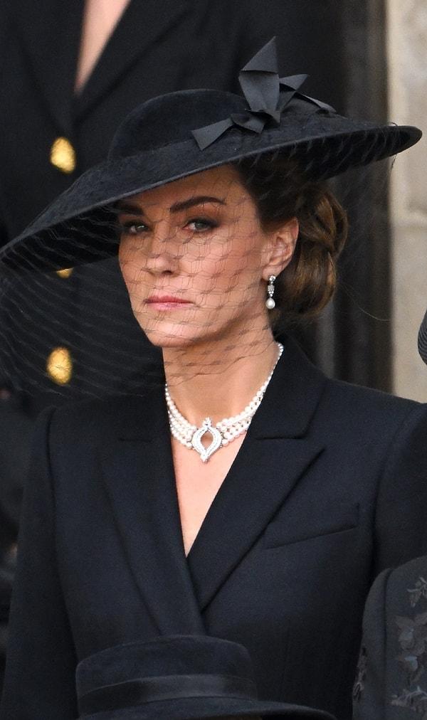 Hatırlarsanız ailenin biricik ve sevilen gelini, Galler Prensi William'ın eşi Kate Middleton geçtiğimiz aylarda apar topar hastaneye kaldırılmıştı.