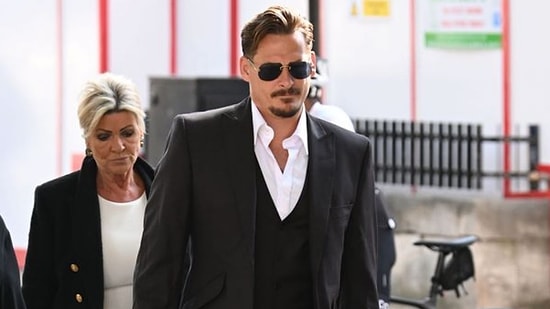 Blue'nun Solisti Lee Ryan Yine Uçakta Olay Çıkardı: Şimdi de THY'nin Trabzon-İstanbul Uçağında!