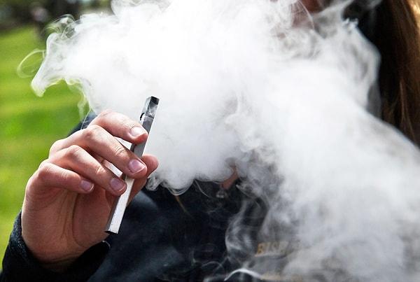 Action on Smoking and Health'e göre geçen yıl İngiltere'de yaklaşık 4,3 milyon kişi e-sigara kullandı.