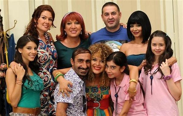 2011 yılında atv ekranlarında yayınlanan Alemin Kıralı dizisini muhakkak izlemişsinizdir.