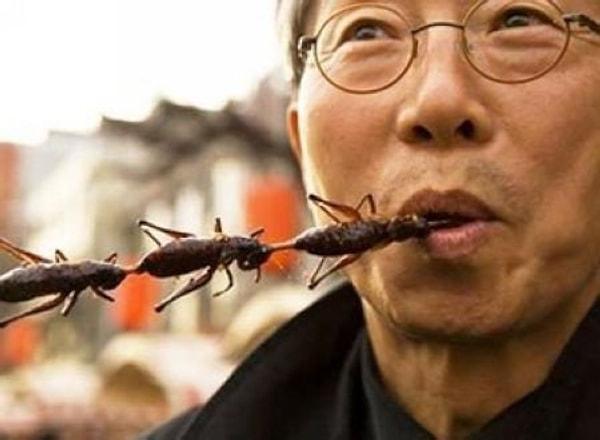 Pandemi döneminden sonra sosyal medya aleminde en çok konuştuğumuz konu Çinlilerin bizim mide kasımızı geren yiyecekleri nasıl yediği oldu.