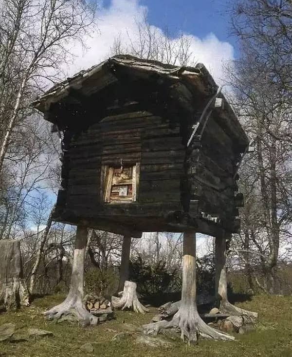 10. Norveç'in Nordland bölgesinde bulunan eski binalardan bir tanesi... 18. yüzyılda inşa edildiği söyleniyor.