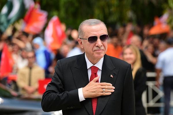 Özel, Erdoğan'ın kendi maaşına yüzde 39 zam yaptığını sosyal medya hesabından duyurdu.