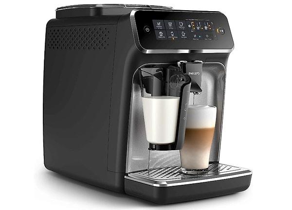 En iyi kahve makinesi tavsiyelerinde listemizin ilk sırasında yer alan, kullananlardan tam puan almış Philips EP3246/70 Tam Otomatik Espresso Makinesi, Prime Day özel indirimi ile en çok ilgi çeken ürünlerden biri oldu.