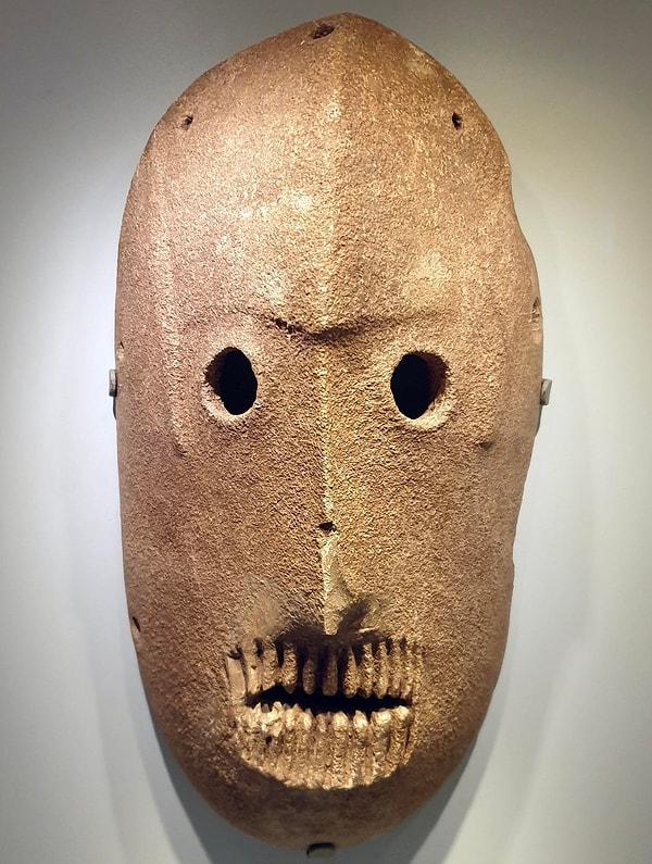 12. Karşınızda dünyanın en eski maskesi! 9 bin yıllık taş maske İsrail'deki Judean Çölü'nde bulundu.