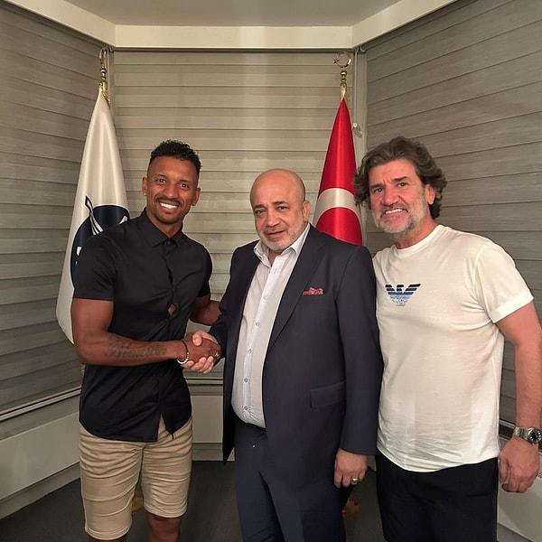 2. Süper Lig ekibi Adana Demirspor, serbest durumda bulunan Portekizli futbolcu Luis Nani'yi renklerine bağladı.