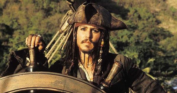 Veee Johnny Depp, Jack Sparrow rolüne dönmeyi kabul etti.