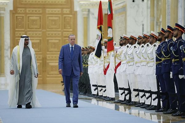 Cumhurbaşkanı Recep Tayyip Erdoğan, Körfez turu kapsamında üçüncü durağı olan Birleşik Arap Emirlikleri'nde (BAE) bugün bir dizi anlaşmaya imza attı.