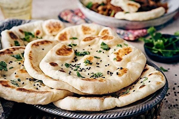 3. Tandoori fırınında pişirilen, yoğurt ve baharatlarla marine edilen meşhur yemek hangisidir?