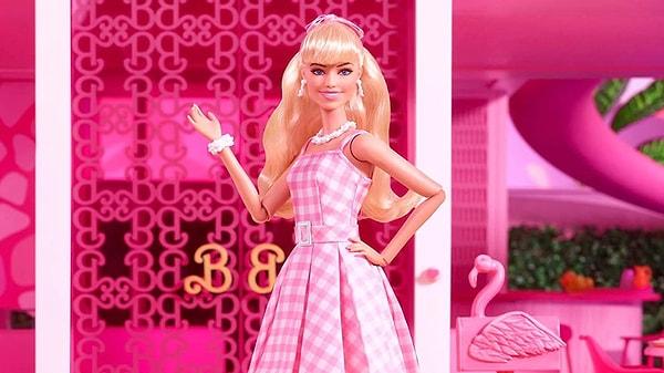 12. Olur da gözden kaçırdıysanız, Barbie'nin imza rengi pembe! 😅