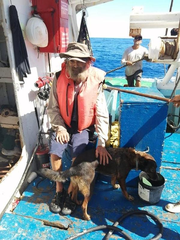 2. Pasifik Okyanusu'nda aylarca mahsur kaldıktan sonra Meksika açıklarında kurtarılan ve çiğ balık tüketip yağmur suyu içerek hayatta kalan elli bir yaşındaki Tim Shaddock ile köpeği Bella👇