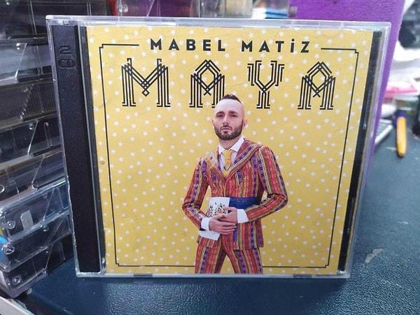 Özellikle Maya albümünde bize tam da yukardaki etkiyi yapmıştı. Maya bu zamana kadar Türk Pop Müzik tarihinde gelmiş geçmiş en dolu, en başarılı albümlerden bir tanesi oldu.