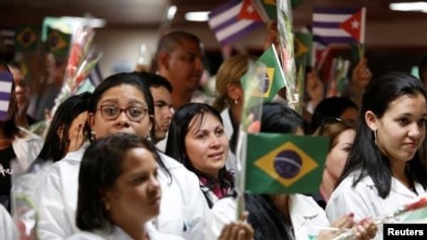 13. Brezilya'da doktorlar yıllık 47 bin dolar ortalama maaş alırken, aylık 3 bin 917 dolar, TL bazında da 105 bin 515 lira ediyor.