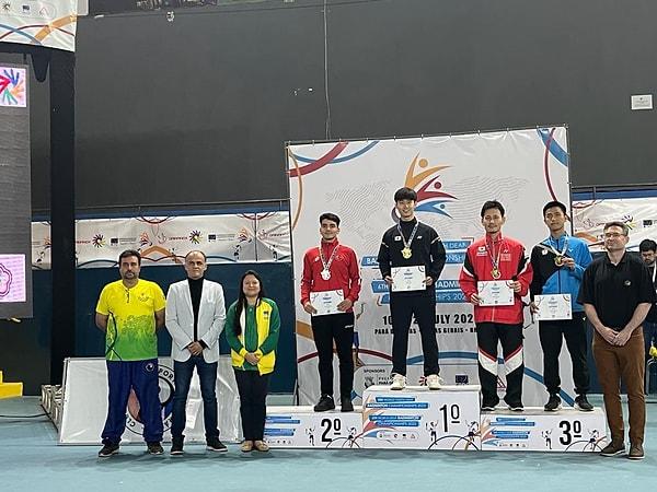 3. Brezilya'da devam eden İşitme Engelliler Dünya Badminton Şampiyonası'nda milli para badmintoncu Furkan Büyükgöze, gümüş madalya kazandı.