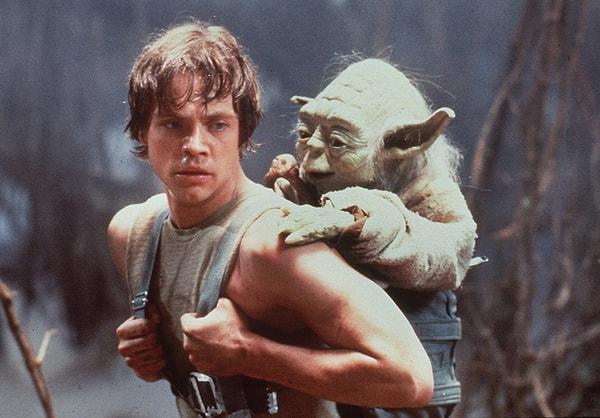 Serinin 1977 yılında piyasaya sürülen orijinal versiyonunda Mark Hamill tarafından canlandırılan ana karakterlerden bir tanesi de Luke Skywalker.