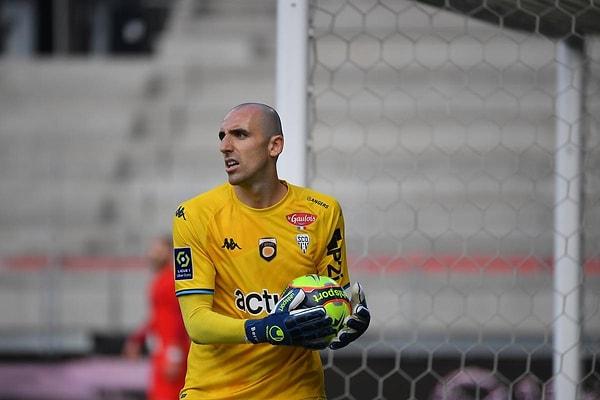 13. L'Equipe'in haberine göre Konyaspor, ilerleyen günlerde Angers'ın 26 yaşındaki Fransız kalecisi Paul Bernardoni'yi kadrosuna katacak.