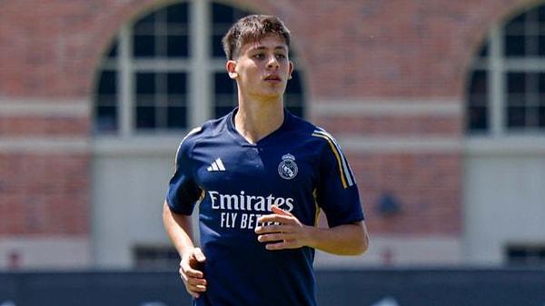 Real Madrid'e transfer olmasının ardından sakatlık sorunu yaşayan 18 yaşındaki futbolcu, İspanyol devinde hazırlık maçlarında da süre alamamıştı.
