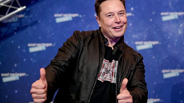 Geçtiğimiz aylarda hatırlarsınız Musk, yeni bir düzenlemeyle kullanıcılara "tweet okuma limiti" getirildiğini duyurmuştu.