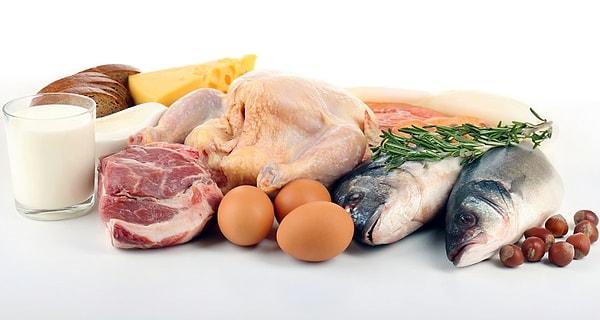 Bir ayda dana eti ortalama %6, tavuk %13, balık %12, yumurta %9, kuru fasulye %7, yeşil mercimek %8 oranında zamlandı.