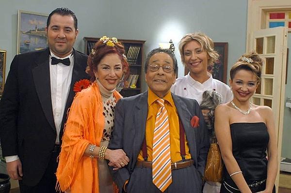 Türk televizyonlarının görüp görebileceği en iyi komedi dizilerinden Avrupa Yakası, hala en çok izleyicisi olan eski diziler arasında yer alıyor.
