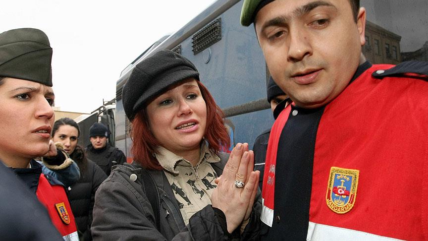 2010 Yılında Tutuklanan Şarkıcı Deniz Seki Altı Ay Boyunca Neden Firar Ettiğini Yıllar Sonra Açıkladı - Onedio