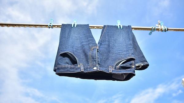 Kot pantolonların bakımında ve yıkama sürecinde dikkat edilmesi gereken bazı önemli noktalar vardır.
