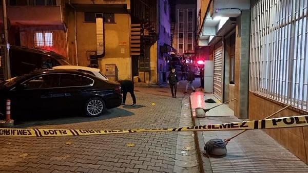 Geçen yıl 344 kişinin hayatını kaybettiği 324 cinayet olayıyla Türkiye’nin en çok cinayet işlenen ili olarak kayda geçen İstanbul, motosikletli saldırılarda da başı çekiyor. İstanbul’da sadece 2022’de 30’u aşkın motosikletli silahlı saldırı olayı yaşandı. Son bir hafta içinde de Beşiktaş, Güngören, Çağlayan ve Beyoğlu’nda dört motosikletli saldırı olayı meydana geldi.